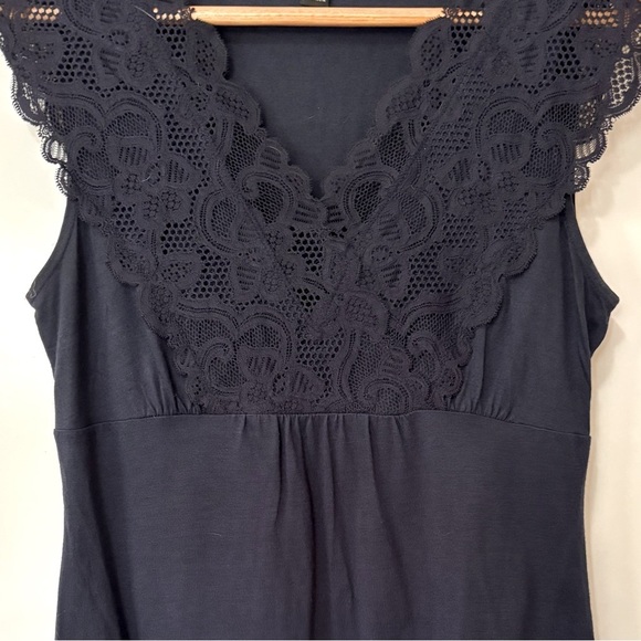 Banana Republic| Feminine Navy Blue Lace V-Neck Jersey Knit Blouse Top Sz XS - Picture 4 of 5
